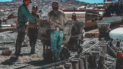 Замість родини та релігії. Як робота замінила нам життя і що з цим робити Замість родини та релігії. Як робота замінила нам життя і що з цим робити