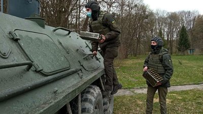Вдосконалили навички стрільби з бронетранспортера. Нацгвардійці пройшли навчання на Прикарпатті