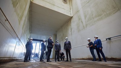 Президент зазначив, що знає проблеми, які стоять перед атомною станцією. Фото: Офіс президента Президент зазначив, що знає проблеми, які стоять перед атомною станцією. Фото: Офіс президента