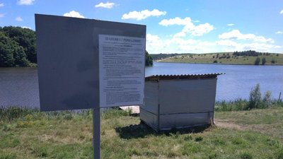 На Сумщині підприємець узявся очищувати водойму за допомогою риби і гусей На Сумщині підприємець узявся очищувати водойму за допомогою риби і гусей