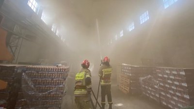 Пожежа в Ужгороді: горять понад 600 квадратних метрів складів Пожежа в Ужгороді: горять понад 600 квадратних метрів складів