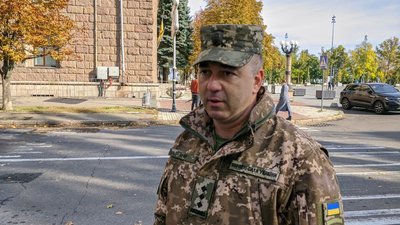 Військовослужбовці артилерійської бригади прокрокували миколаївськими вулицями Військовослужбовці артилерійської бригади прокрокували миколаївськими вулицями