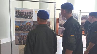 У Вінниці презентували виставку світлин нацгвардійця Віталія Марківа У Вінниці презентували виставку світлин нацгвардійця Віталія Марківа