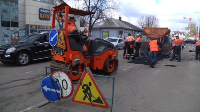 У Житомирі розпочали ямковий ремонт доріг картами У Житомирі розпочали ямковий ремонт доріг картами