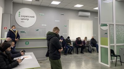 В Україні дозволять реєструвати авто та оформляти водійські права без пластикових бланків — МВС