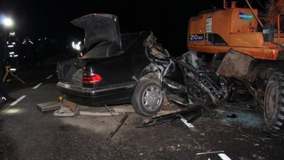 Врізався в дорожню техніку. На Буковині у аварії загинув працівник служби безпеки