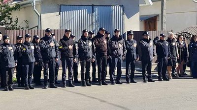 На Тернопільщині відкрили меморіальну дошку загиблому поліцейському На Тернопільщині відкрили меморіальну дошку загиблому поліцейському
