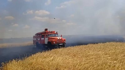На Миколаївщині волонтери передали добровольчому батальйону пожежну машину На Миколаївщині волонтери передали добровольчому батальйону пожежну машину