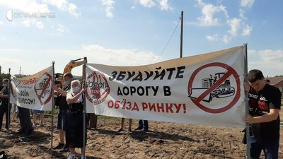 У Харкові противники будівництва дороги через "Барабашово" стали на заваді техніки У Харкові противники будівництва дороги через "Барабашово" стали на заваді техніки