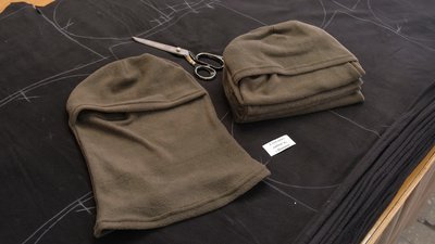 "З теплом і любов'ю з Вінниці". Волонтери шиють флісові балаклави для військових "З теплом і любов'ю з Вінниці". Волонтери шиють флісові балаклави для військових