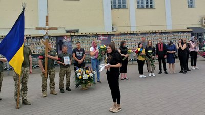У Луцьку попрощалися з загиблим на Запоріжжі Дмитром Гончаруком У Луцьку попрощалися з загиблим на Запоріжжі Дмитром Гончаруком