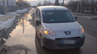 На Хмельниччині водій легковика на пішохідному переході збив хлопця