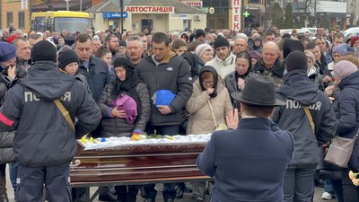 На Вінниччині попрощались з поліцейськими, які загинули під час ракетного обстрілу Одеси На Вінниччині попрощались з поліцейськими, які загинули під час ракетного обстрілу Одеси