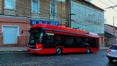 12-метровий низькопідлоговий тролейбус