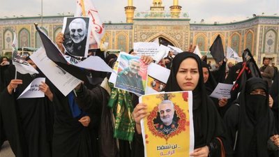 "Смерть Америці". В Іраку тисячі людей прощаються з генералом Сулеймані
