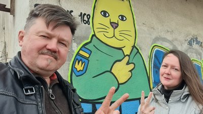 Бандеромобіль на вулицях Одеси: місцеве подружжя прикрасило автівку патріотичними малюнками Бандеромобіль на вулицях Одеси: місцеве подружжя прикрасило автівку патріотичними малюнками