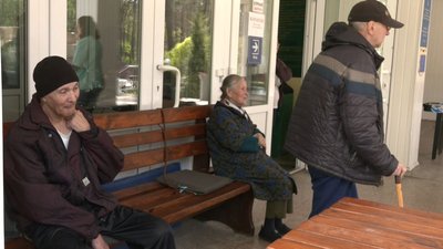 Продовольчі набори для пенсіонерів привезли до Черкаського геріатричного пансіонату Продовольчі набори для пенсіонерів привезли до Черкаського геріатричного пансіонату
