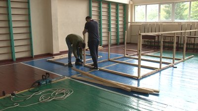У Черкасах почали облаштовувати виборчі дільниці У Черкасах почали облаштовувати виборчі дільниці