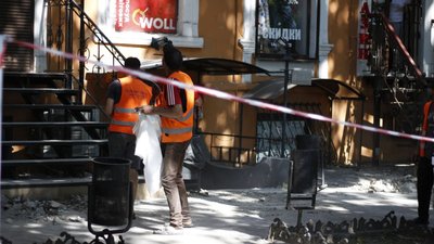 У будинку в центрі Одеси обвалилася частина карнизу