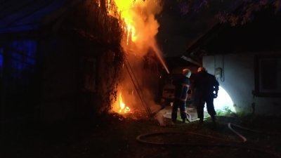 У Калуші на Івано-Франківщині надзвичайники врятували під час пожежі чоловіка У Калуші на Івано-Франківщині надзвичайники врятували під час пожежі чоловіка