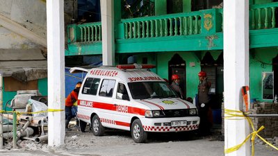 Школа обвалилась в Індонезії