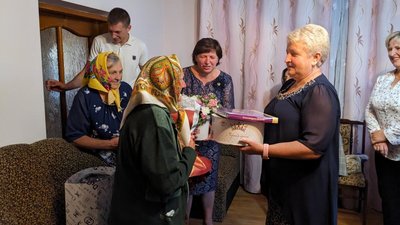 Солодощі для ювілярки Парасковії Воробель Солодощі для ювілярки Парасковії Воробель