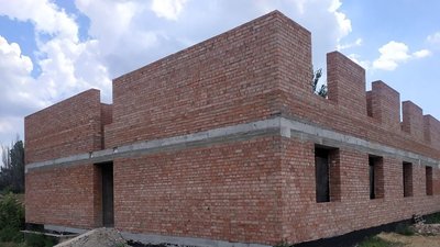 У Дніпрі директора будпідприємства підозрюють у привласненні майна, призначеного для будівництва казарми