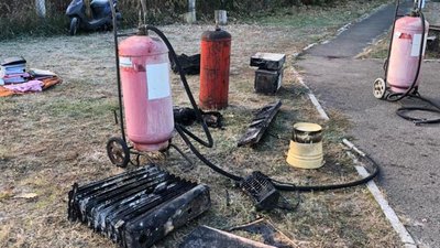На Житомирщині поліція розслідує вбивство чоловіка на автозаправній станції На Житомирщині поліція розслідує вбивство чоловіка на автозаправній станції