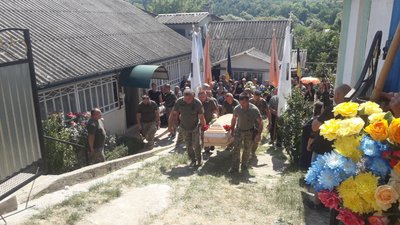 На Тернопільщині провели в останню путь бійця Миколу Дитка