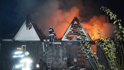 У Чернігові вночі згорів дачний будинок У Чернігові вночі згорів дачний будинок