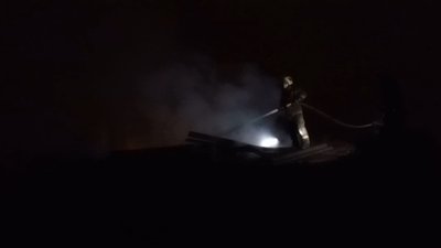 У Сумах вночі горіла триповерхова покинута будівля на Привокзальній У Сумах вночі горіла триповерхова покинута будівля на Привокзальній