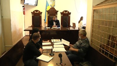 Водія, який збив родину на острові Хортиця, не заарештували. Він не з'явився до суду