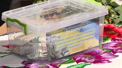 Свято дерунів із благодійною метою: у Коростені фестиваль дерунів провели в іншому форматі Свято дерунів із благодійною метою: у Коростені фестиваль дерунів провели в іншому форматі