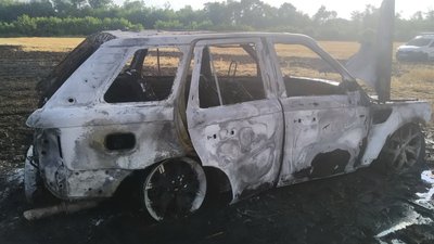 На Харківщині у пшеничному полі згорів автомобіль На Харківщині у пшеничному полі згорів автомобіль