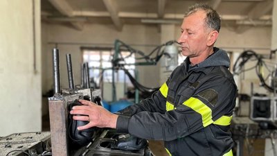 На Буковині виготовляють наколінники та налокітники для українських військових