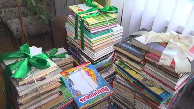 Жителі Тернопільщині подарували книгозбірням області три сотні книжок Жителі Тернопільщині подарували книгозбірням області три сотні книжок