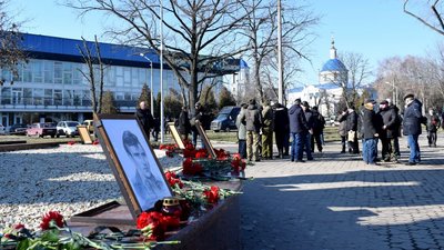 У Кропивницькому вшанували пам’ять воїнів, загиблих на території інших держав У Кропивницькому вшанували пам’ять воїнів, загиблих на території інших держав