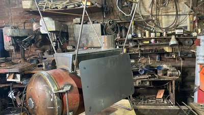 "Виходить дуже гарний нагрів": у Полтаві волонтери виготовляють пічки для військових "Виходить дуже гарний нагрів": у Полтаві волонтери виготовляють пічки для військових