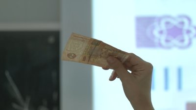 Черкаських школярів навчають, як поводитися з грошима Черкаських школярів навчають, як поводитися з грошима