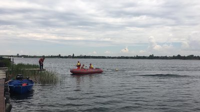 Безпека на воді: львівські рятувальники провели навчання на озері
