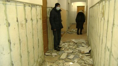В інтернаті на Волині, де обвалилася стіна, частина мешканців спить у коридорі В інтернаті на Волині, де обвалилася стіна, частина мешканців спить у коридорі