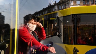 На Буковині оштрафували двох водіїв, які перевозили пасажирів у червоній зоні