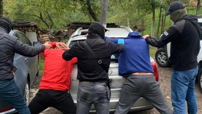 Щомісячно збували 5 кг "товару": на Закарпатті судитимуть чотирьох підозрюваних у наркоторгівлі