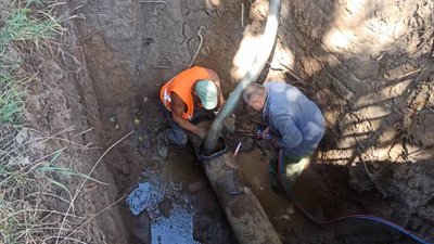 Бригада облводоканалу проводить ремонтні роботи на мережі