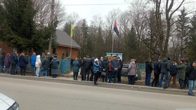 Прощання з Іваном та Людмилою Остапенками, які загинули 14 березня внаслідок російського обстрілу Прощання з Іваном та Людмилою Остапенками, які загинули 14 березня внаслідок російського обстрілу