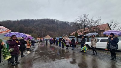 На Закарпатті прощались із полеглим героєм Юрієм Дзямко На Закарпатті прощались із полеглим героєм Юрієм Дзямко