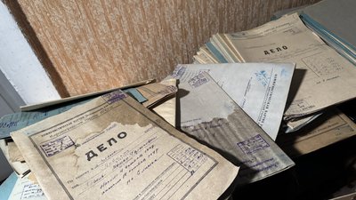 Замерзла труба й протік дах: на Кіровоградщині четвертий день рятують затоплений архів Замерзла труба й протік дах: на Кіровоградщині четвертий день рятують затоплений архів