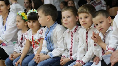 Сирітство під час війни: як на Миколаївщині розвивають сімейні форми виховання Сирітство під час війни: як на Миколаївщині розвивають сімейні форми виховання
