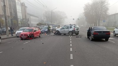 Потрійна ДТП в Луцьку: що відомо про стан травмованого водія Потрійна ДТП в Луцьку: що відомо про стан травмованого водія