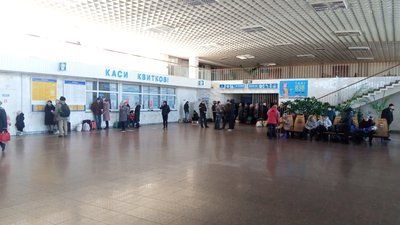 Більше 500 людей евакуювалися потягом із Житомира до Львова Більше 500 людей евакуювалися потягом із Житомира до Львова